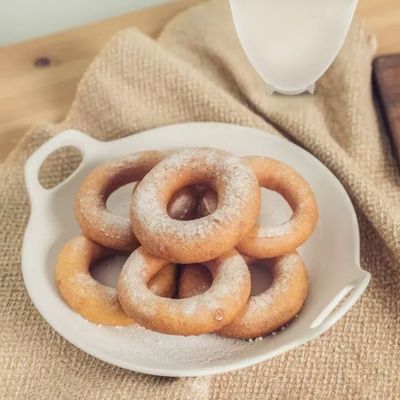 entonnoir à piston-donuts prêts à être dégustés
