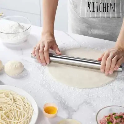roulea_a_patisserie_-_femme prepare_une_pate
