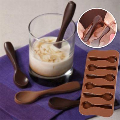 MOULE CHOCOLAT - remuer