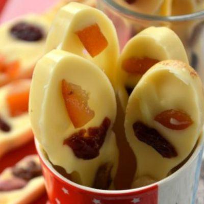 MOULE CHOCOLAT- fruits secs dans chocolat blanc